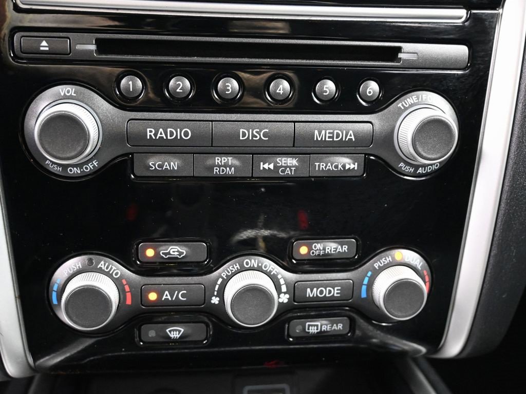 Used 2018 Nissan Pathfinder S image 26
