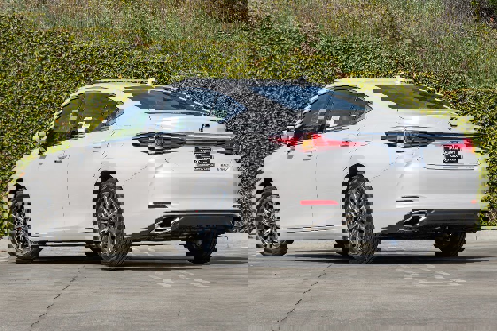 New 2025 Lexus ES 350 image 2