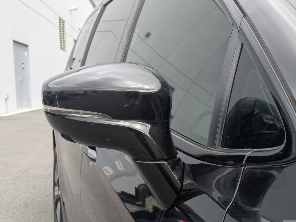 Used 2021 Chrysler Pacifica Limited w/ Uconnect Theater Family Group image 12