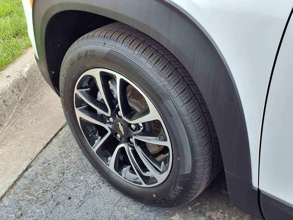 Used 2025 Chevrolet TrailBlazer LT FWD image 27
