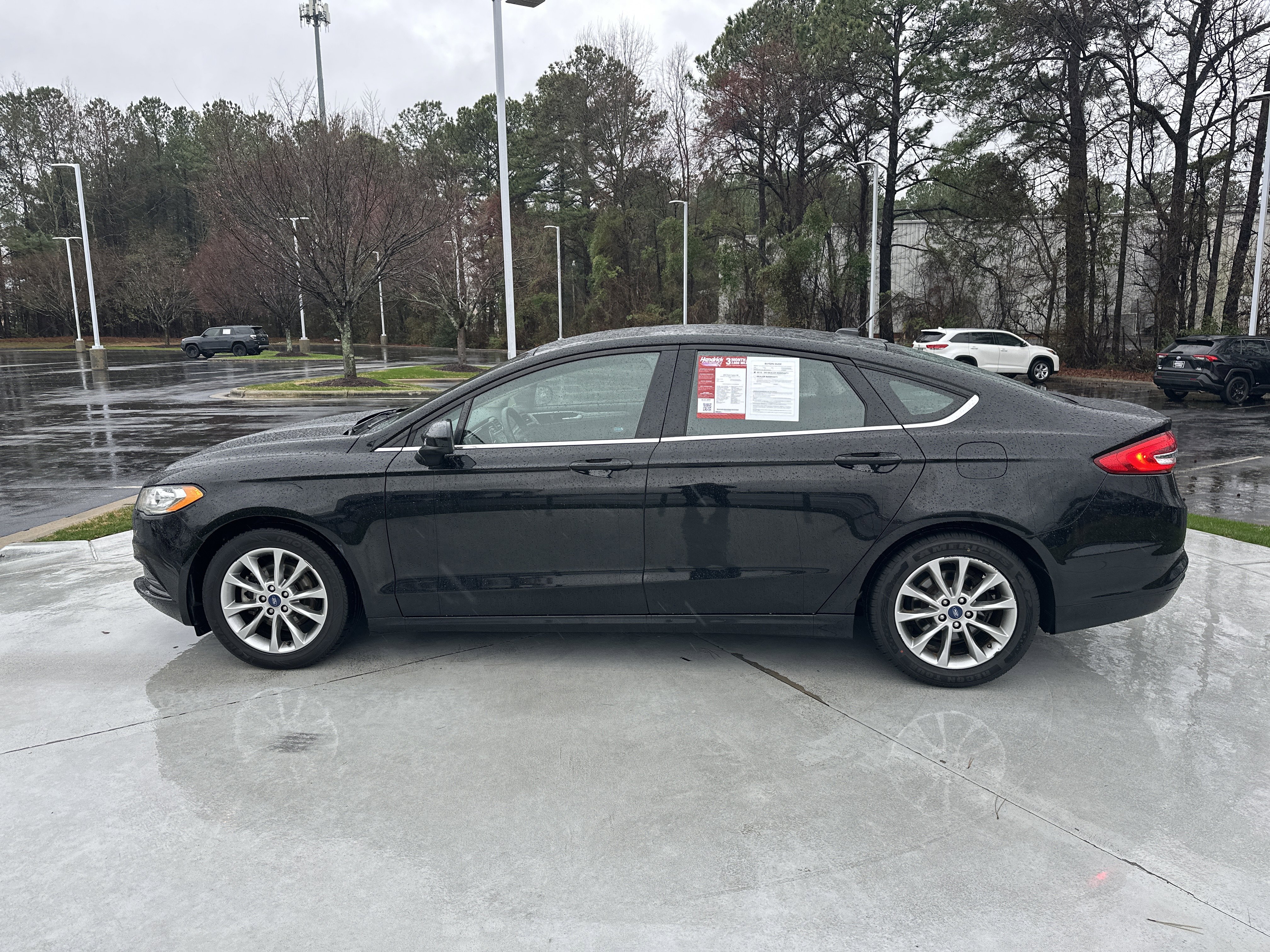 Used 2017 Ford Fusion SE w/ Fusion SE Technology Package image 7