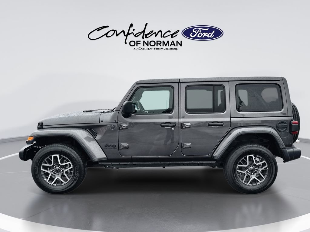 Used 2025 Jeep Wrangler Sahara image 5