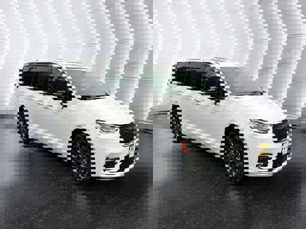 New 2026 Chrysler Pacifica Select image 8