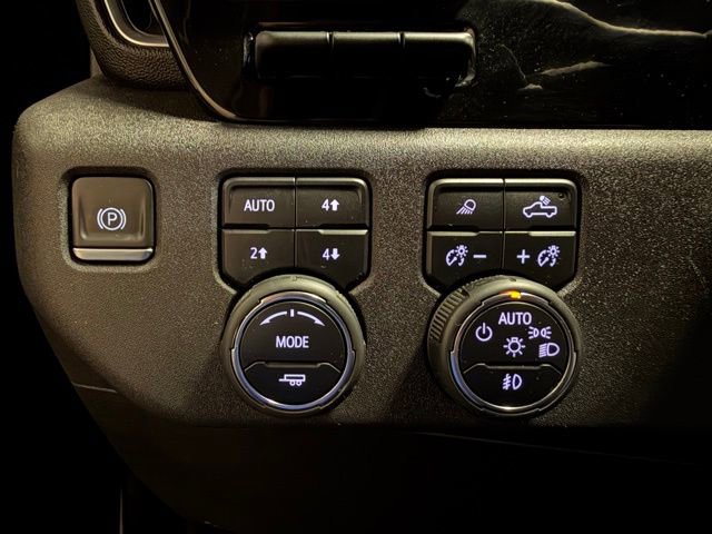 Used 2023 Chevrolet Silverado 1500 High Country w/ Technology Package image 38
