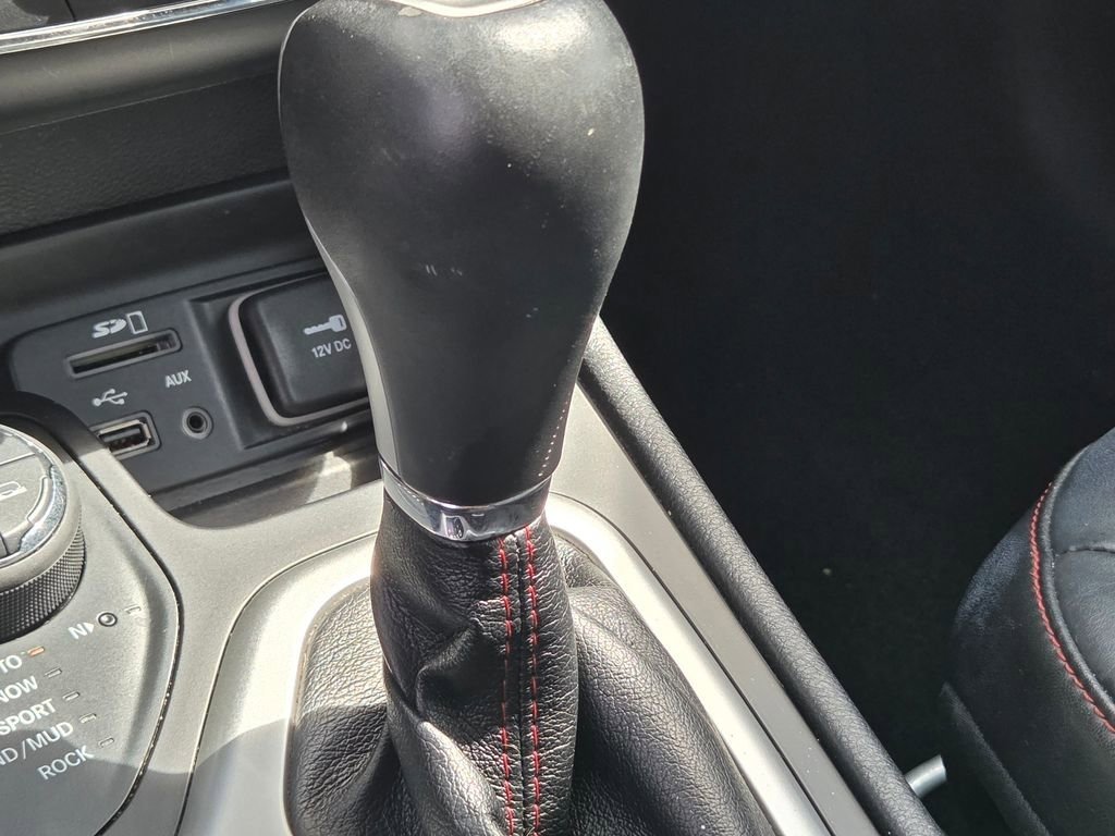 Used 2014 Jeep Cherokee Trailhawk w/ Leather Interior Group AWD/4WD image 37