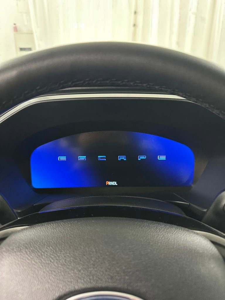 Used 2023 Ford Escape Platinum w/ Premium Technology Package image 17
