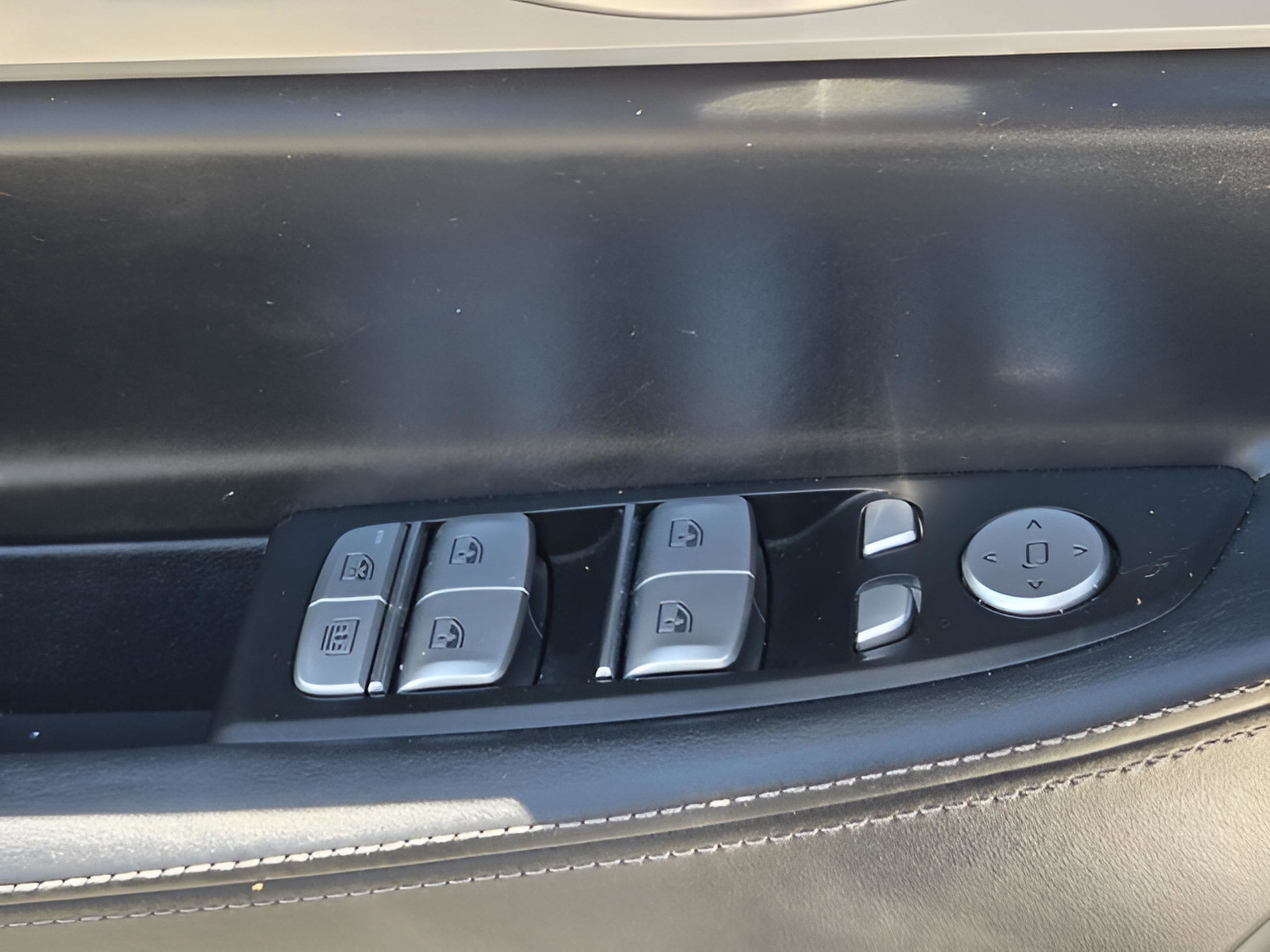 Used 2020 BMW 740i RWD image 30