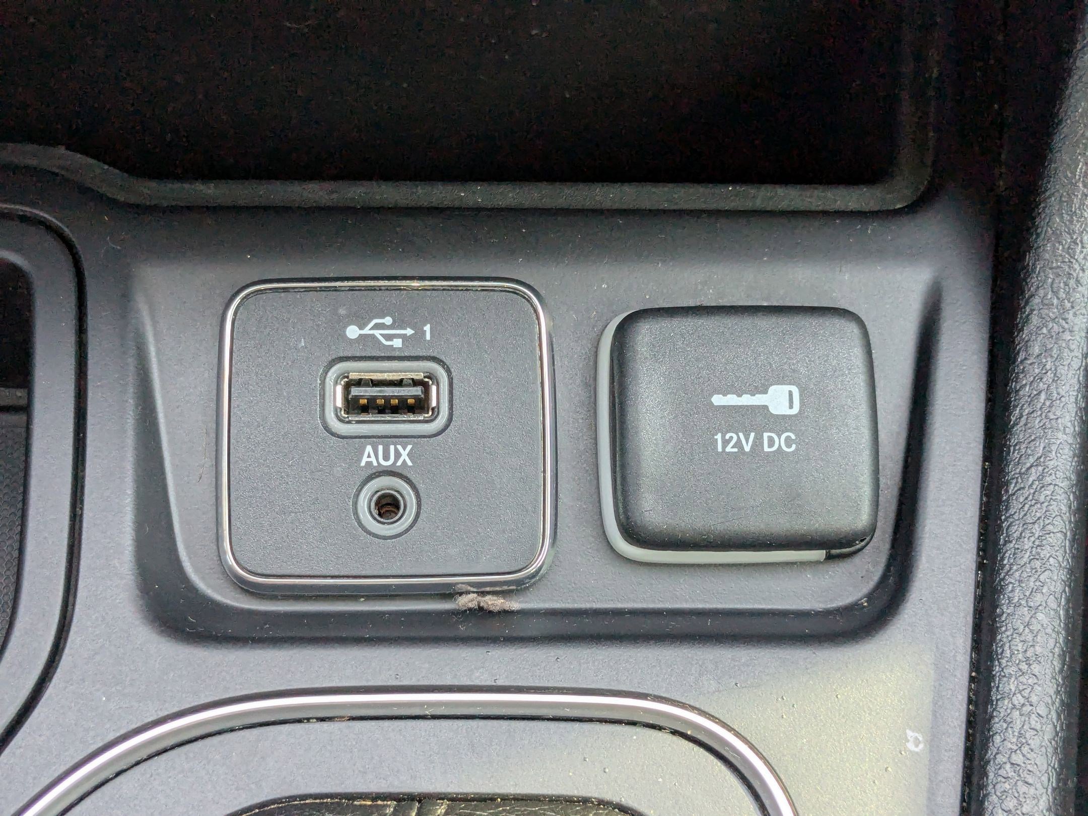 Used 2019 Jeep Cherokee Latitude w/ Popular Appearance Group image 20