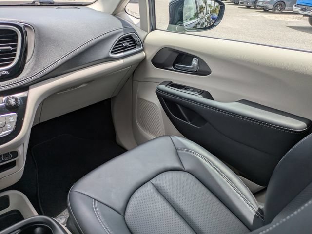 Used 2024 Chrysler Pacifica Touring-L AWD/4WD image 21
