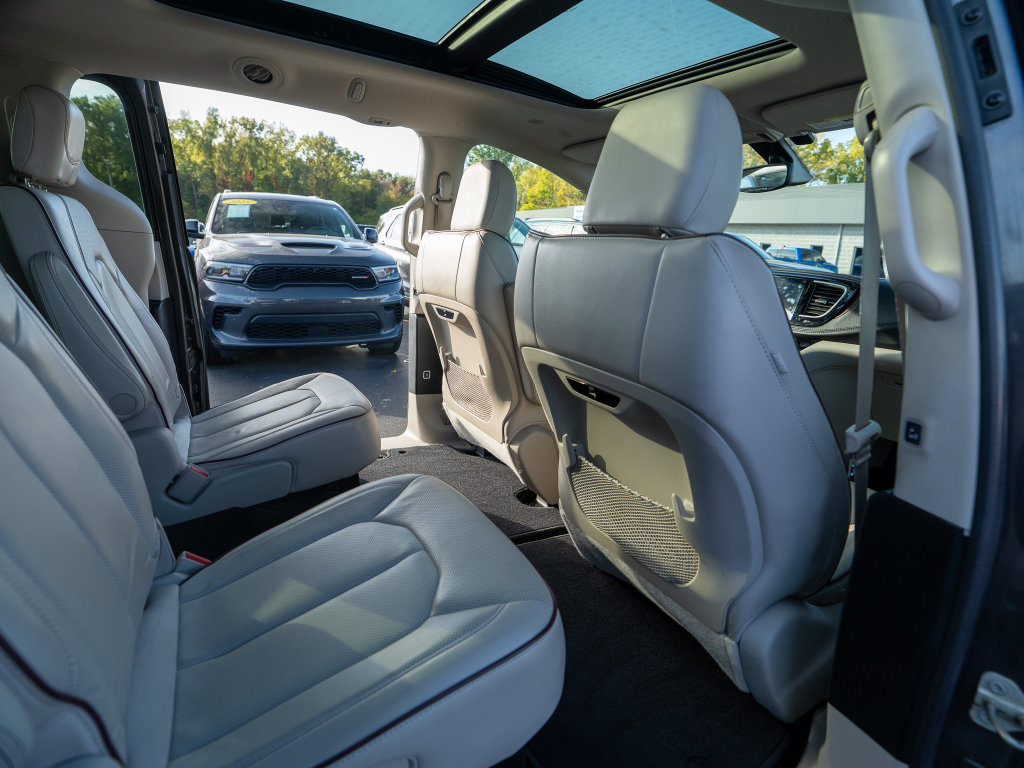 Used 2020 Chrysler Pacifica Limited FWD image 14