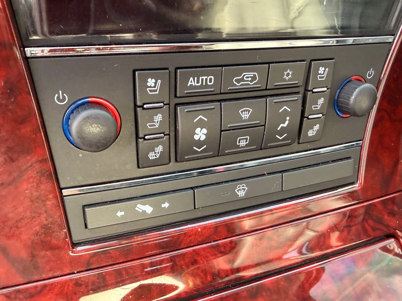 Used 2008 Cadillac Escalade EXT image 24