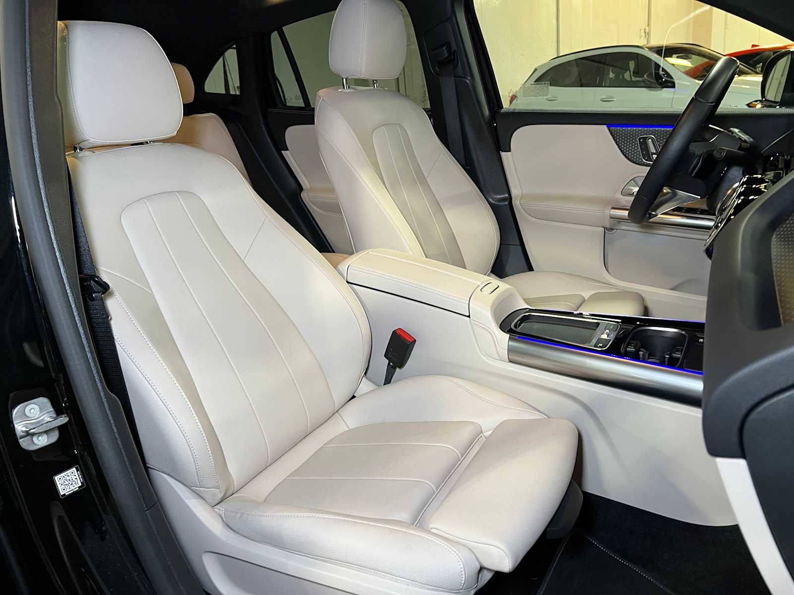 Used 2025 Mercedes-Benz GLA 250 4MATIC image 10