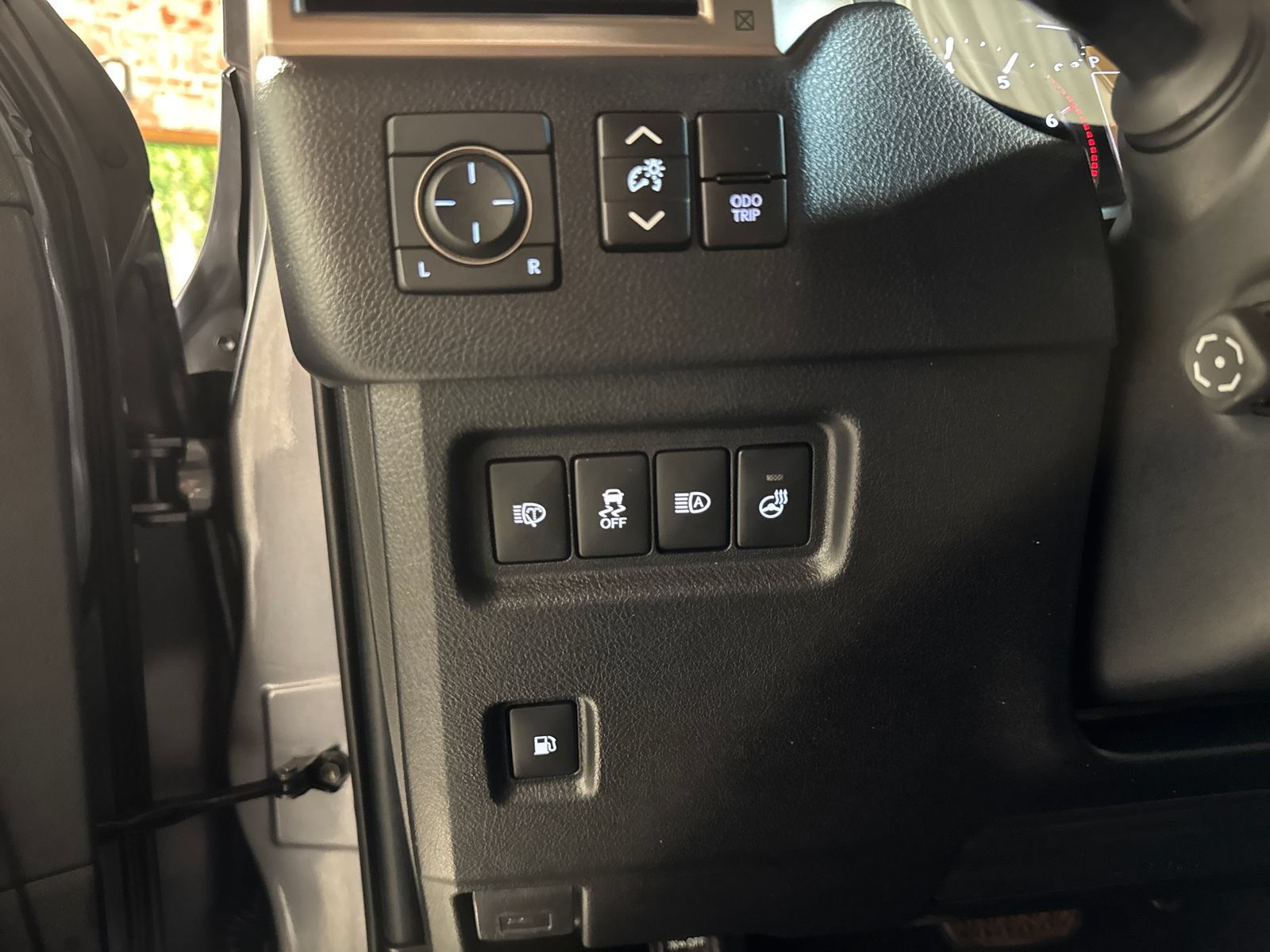 Used 2021 Lexus GX 460 Premium w/ Accessory Package AWD/4WD image 16