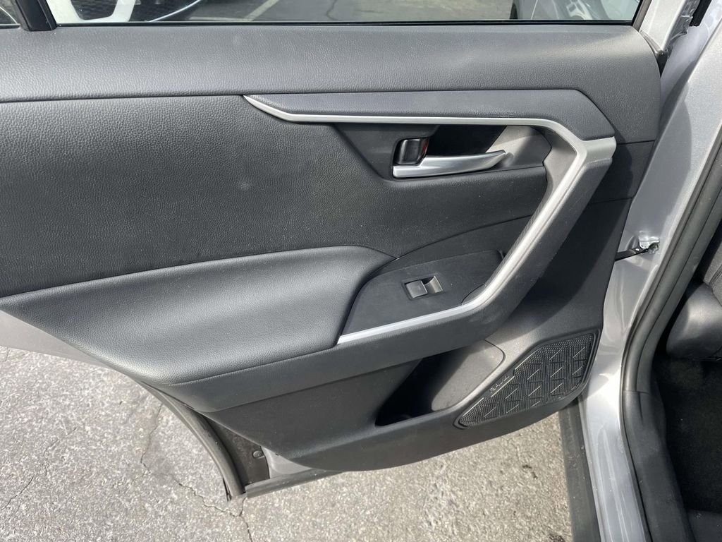 Used 2025 Toyota RAV4 XLE image 21