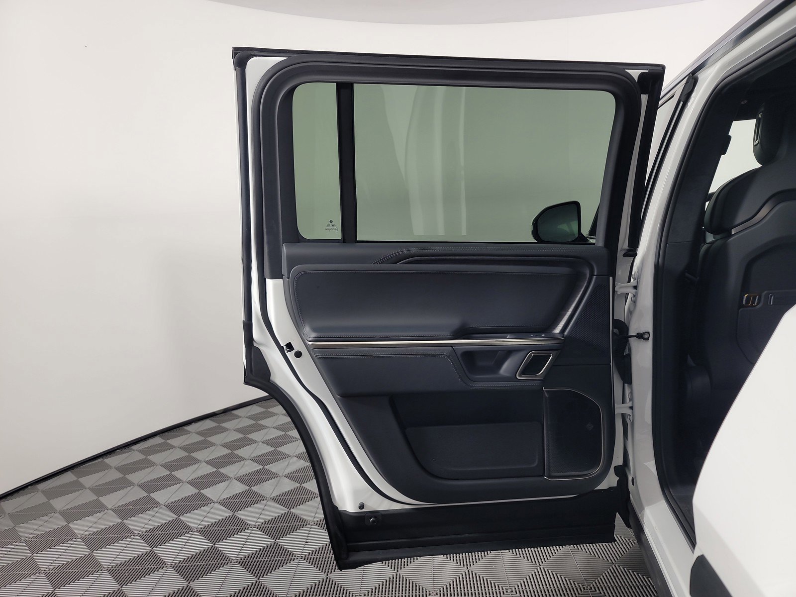 Used 2024 Rivian R1S Adventure AWD/4WD image 17