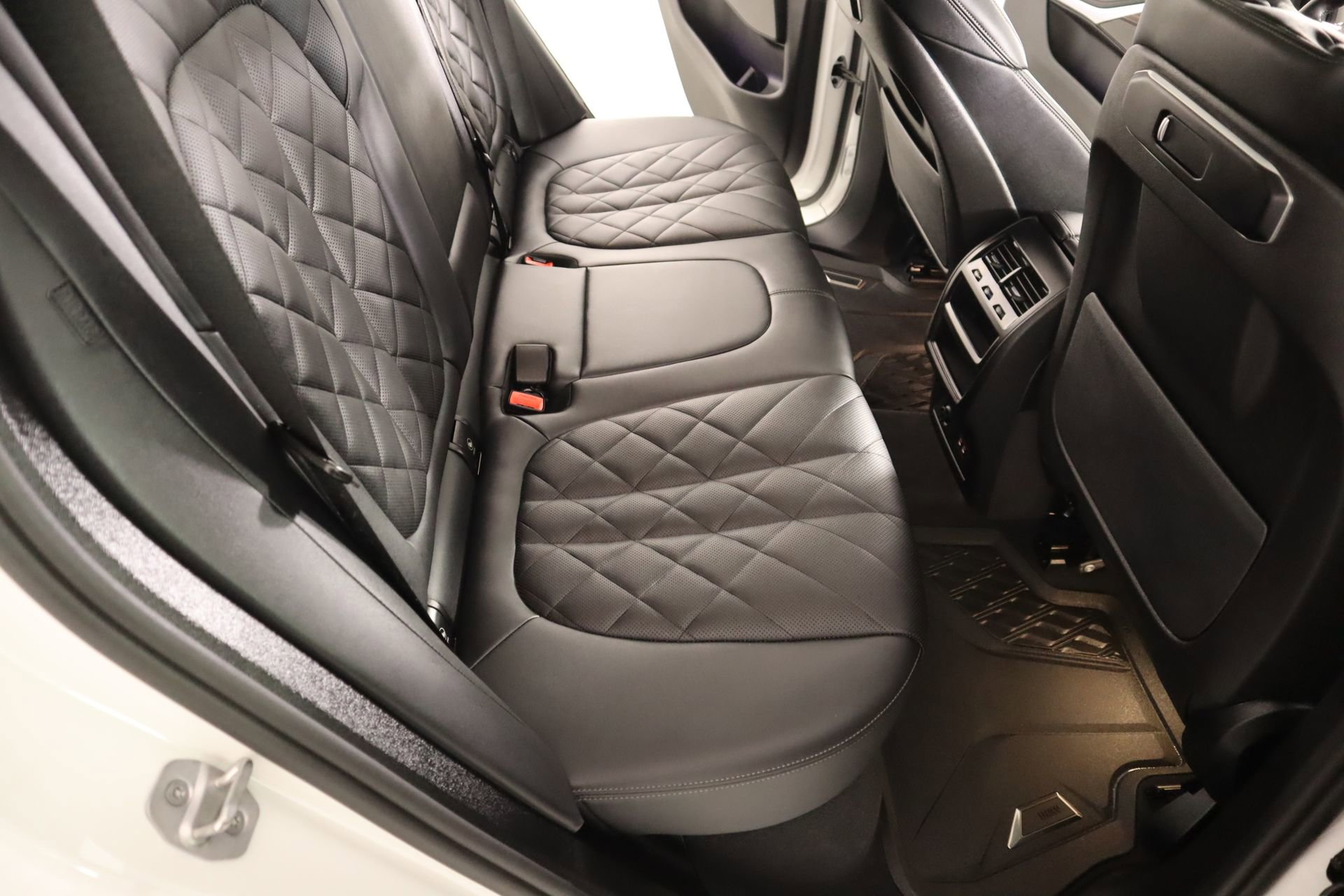 Used 2026 BMW X5 xDrive50e w/ M Sport Package image 15