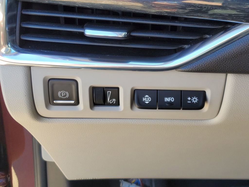 Used 2023 Cadillac XT4 Premium Luxury w/ Technology Package image 20