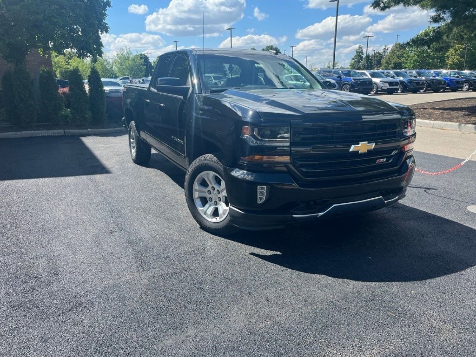 Used 2018 Chevrolet Silverado 1500 LT w/ All Star Edition AWD/4WD image 3