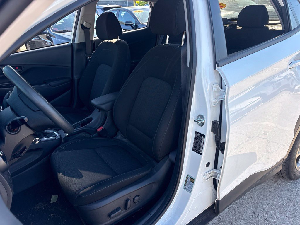 Used 2023 Hyundai Kona SEL FWD image 9