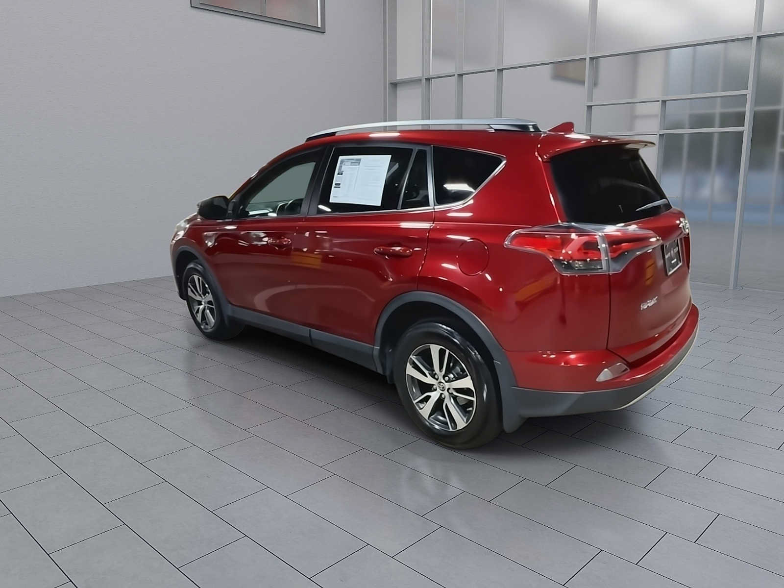Used 2018 Toyota RAV4 XLE w/ Plus Extra Value Package AWD/4WD image 5