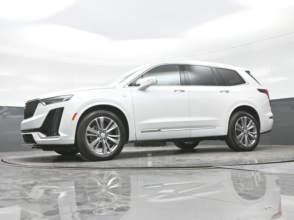 Certified 2025 Cadillac XT6 Premium Luxury w/ Platinum Package image 26