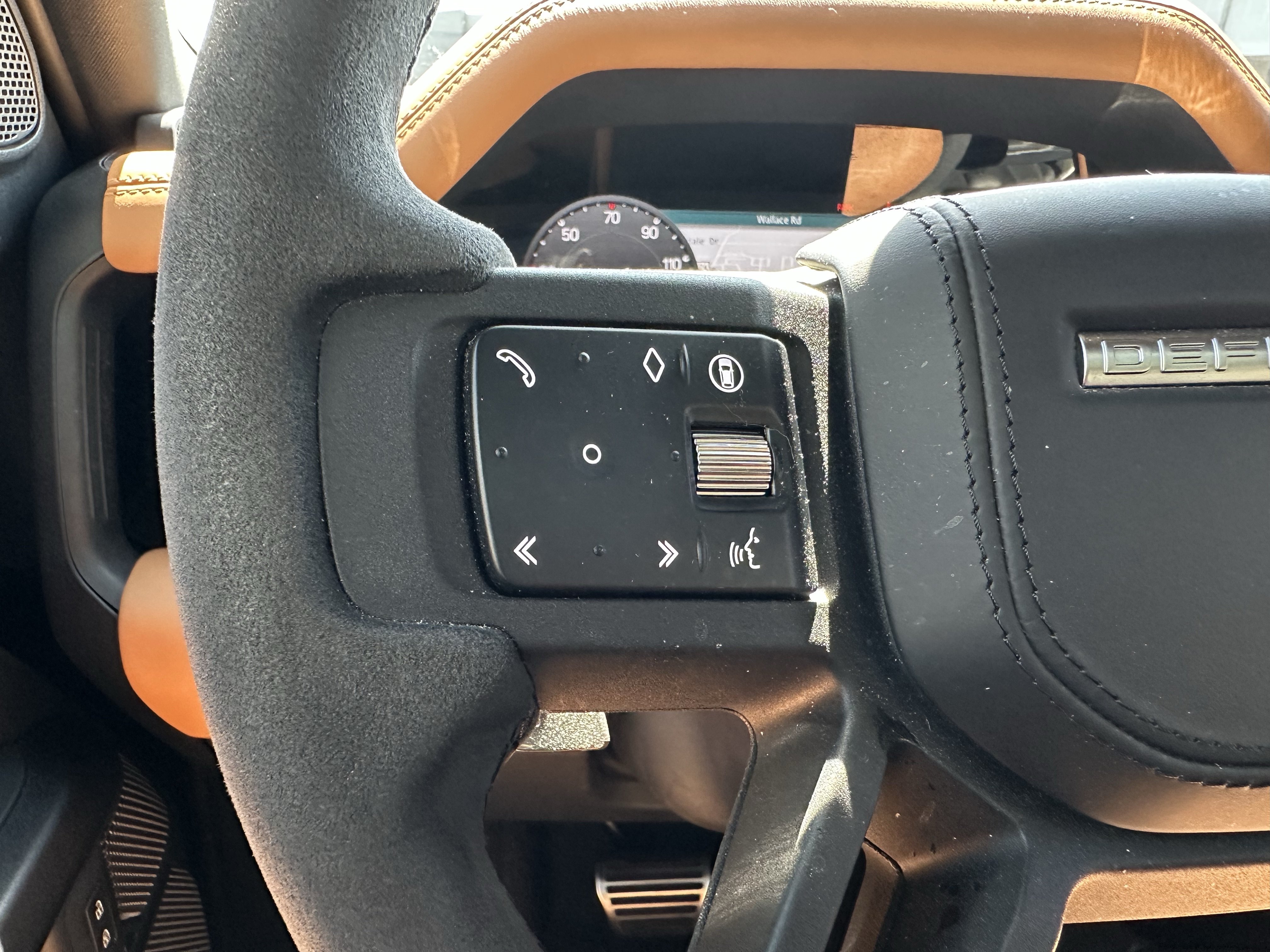 Certified 2024 Land Rover Defender 90 V8 AWD/4WD image 22