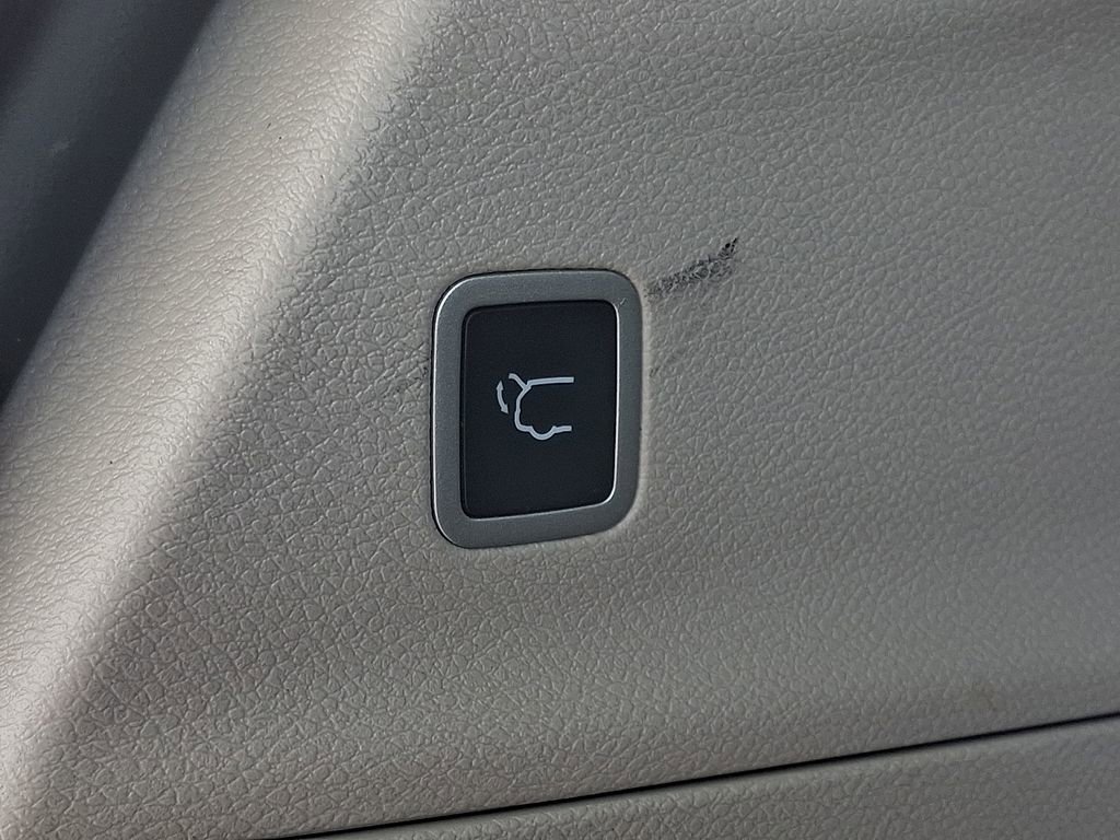 Used 2024 Chrysler Pacifica Touring-L image 29