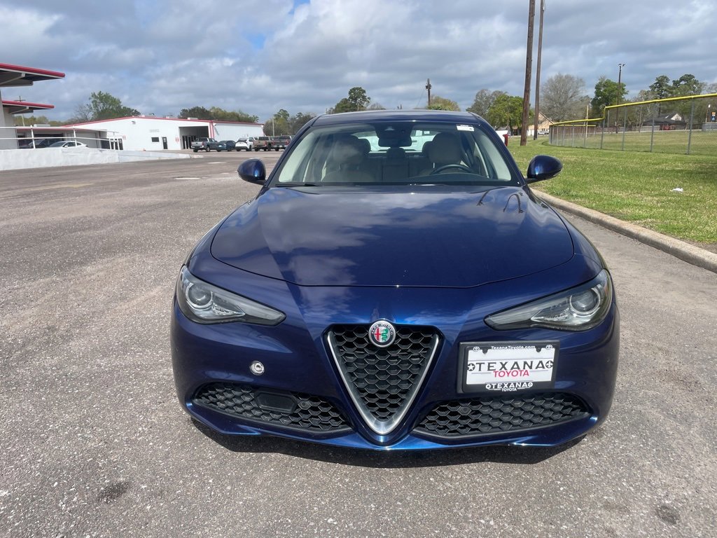 Used 2018 Alfa Romeo Giulia Ti w/ Quick Order Package 22Z Lusso image 4