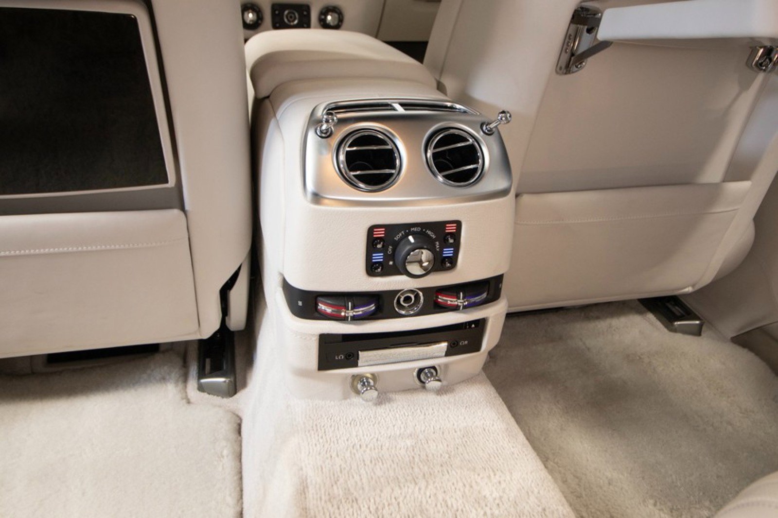 Used 2015 Rolls-Royce Ghost Extended Wheelbase image 61