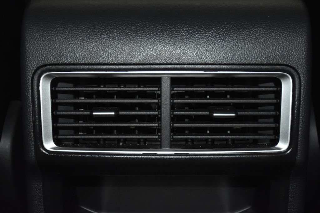 Used 2025 Volkswagen Atlas Cross Sport SE FWD image 31