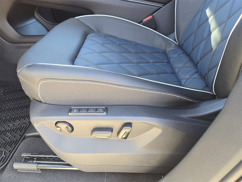 New 2026 Volkswagen Atlas Cross Sport SEL Premium R-Line image 19