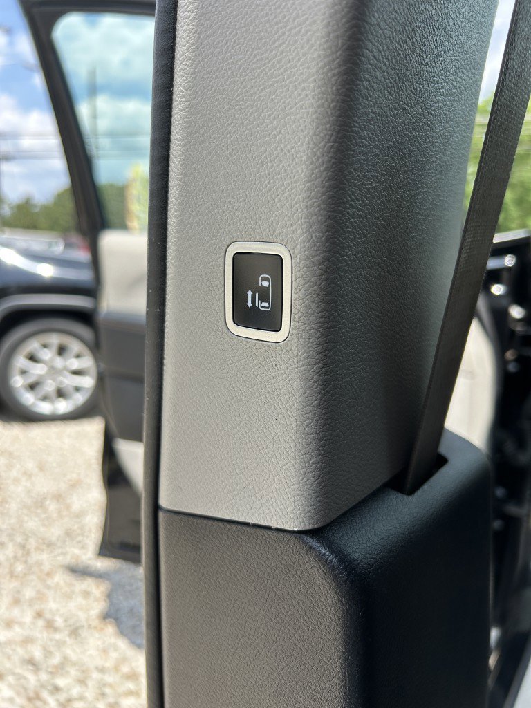 Used 2017 Chrysler Pacifica Touring FWD image 21