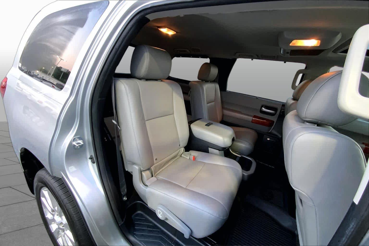 Used 2020 Toyota Sequoia Platinum RWD image 18