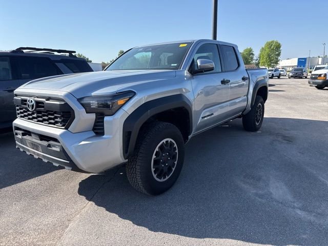 Used 2025 Toyota Tacoma TRD Off-Road AWD/4WD image 2
