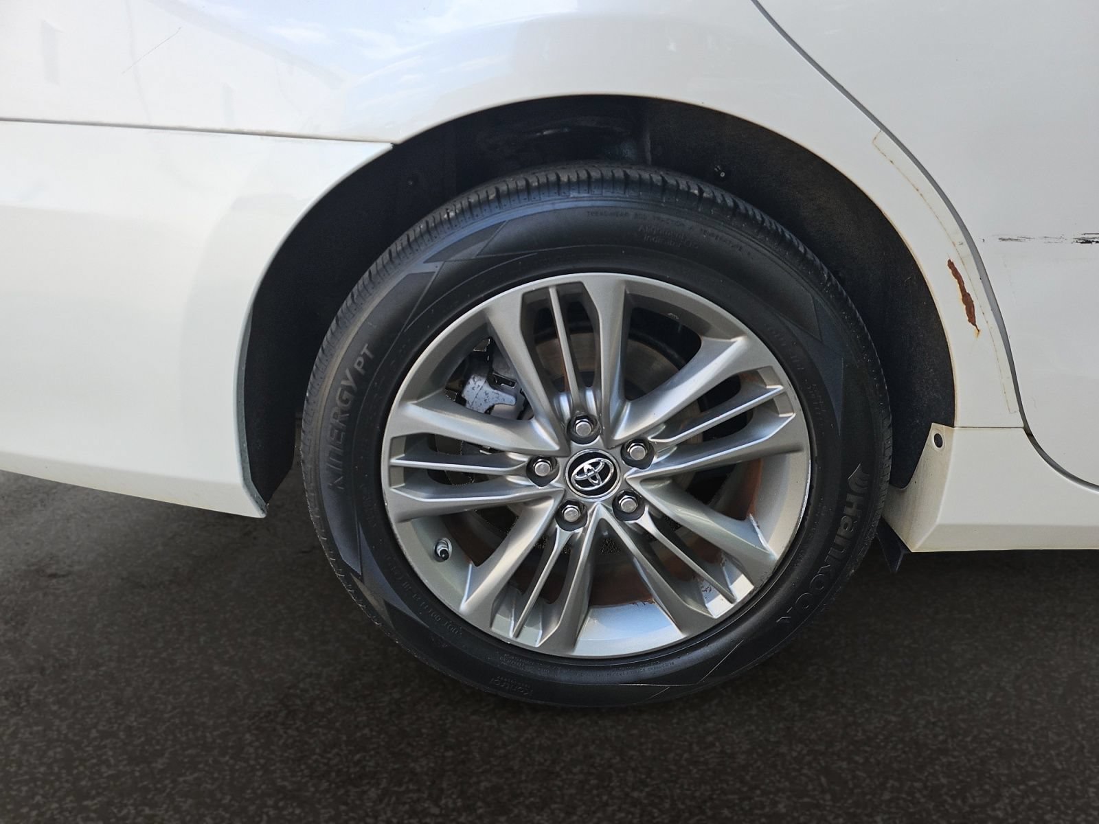 Used 2015 Toyota Camry SE FWD image 40