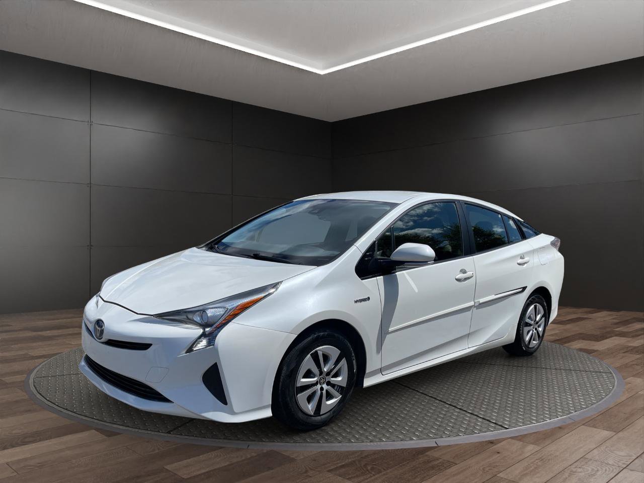 Used 2017 Toyota Prius Three FWD image 4