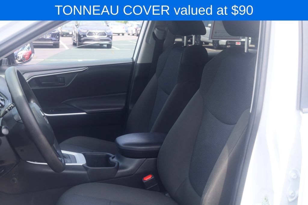 Used 2024 Toyota RAV4 LE AWD/4WD image 5
