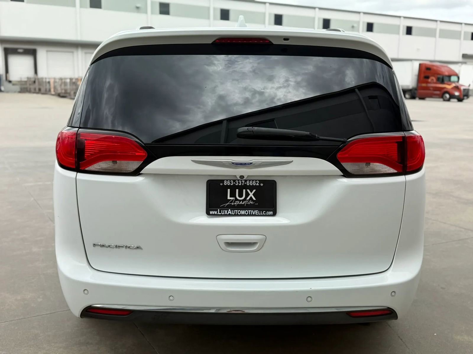 Used 2020 Chrysler Pacifica Touring-L FWD image 9