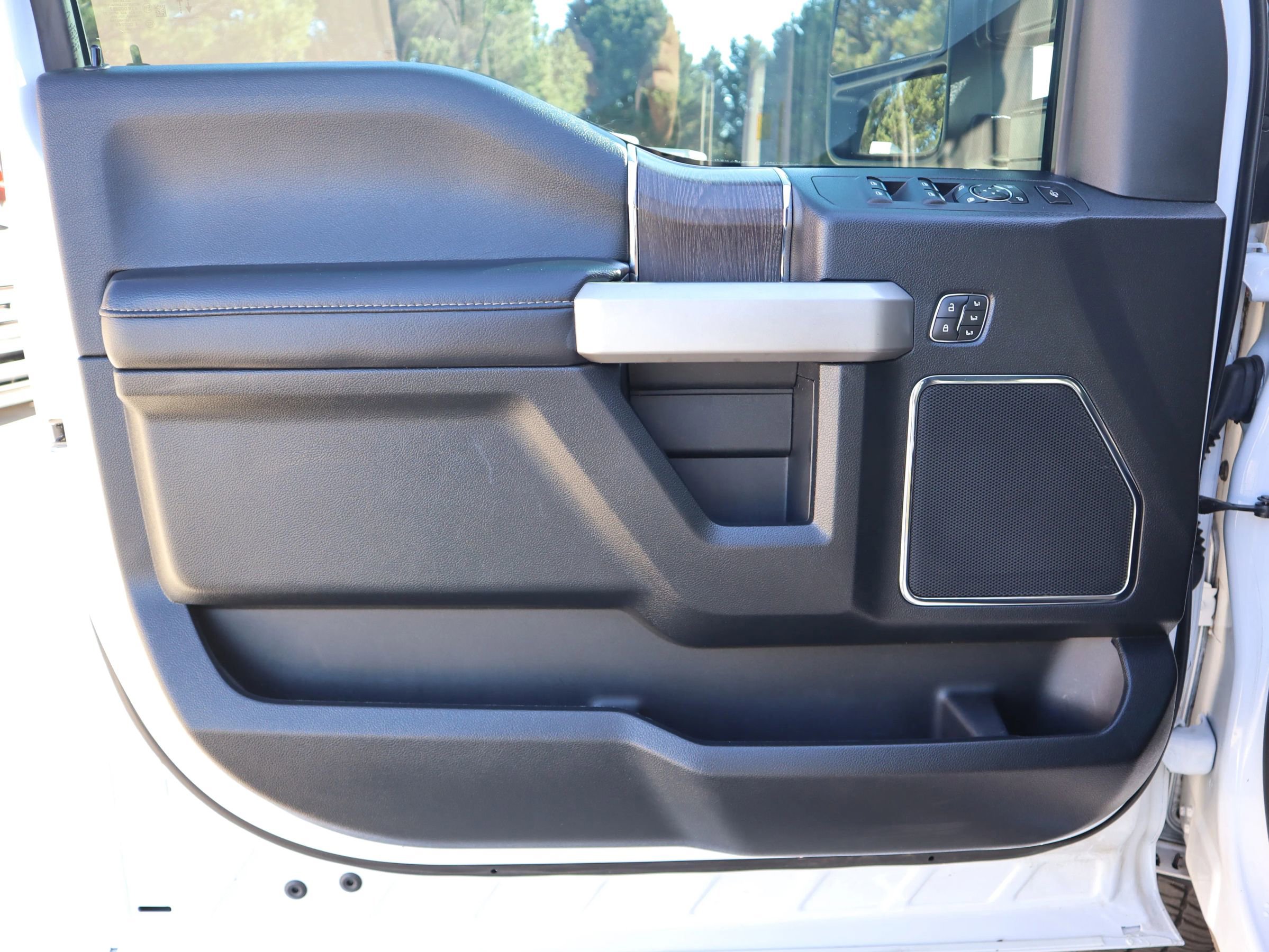 Used 2020 Ford F350 Lariat w/ Lariat Ultimate Package image 27