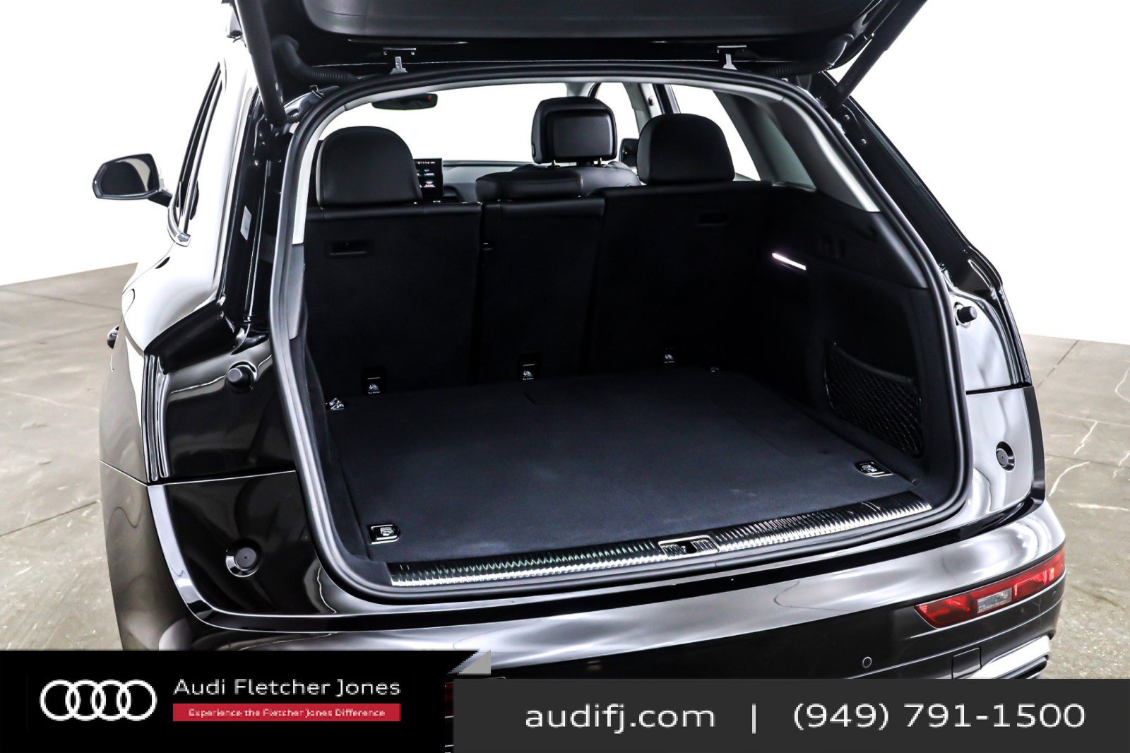 Used 2023 Audi Q5 e Premium w/ Convenience Package image 24