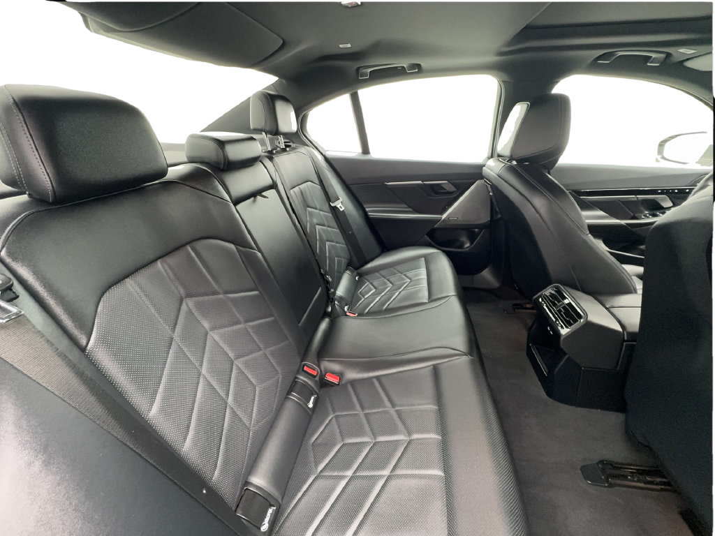 Used 2024 BMW 530i w/ Premium Package RWD image 36