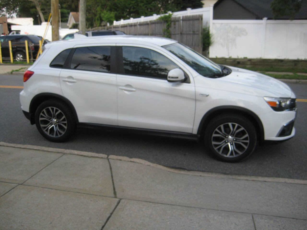 Used 2018 Mitsubishi Outlander Sport LE image 3