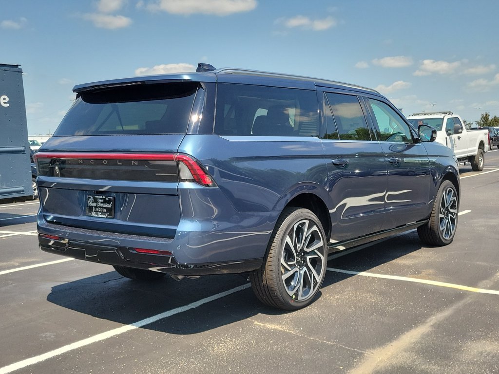 New 2027 Lincoln Navigator L Reserve AWD/4WD image 4