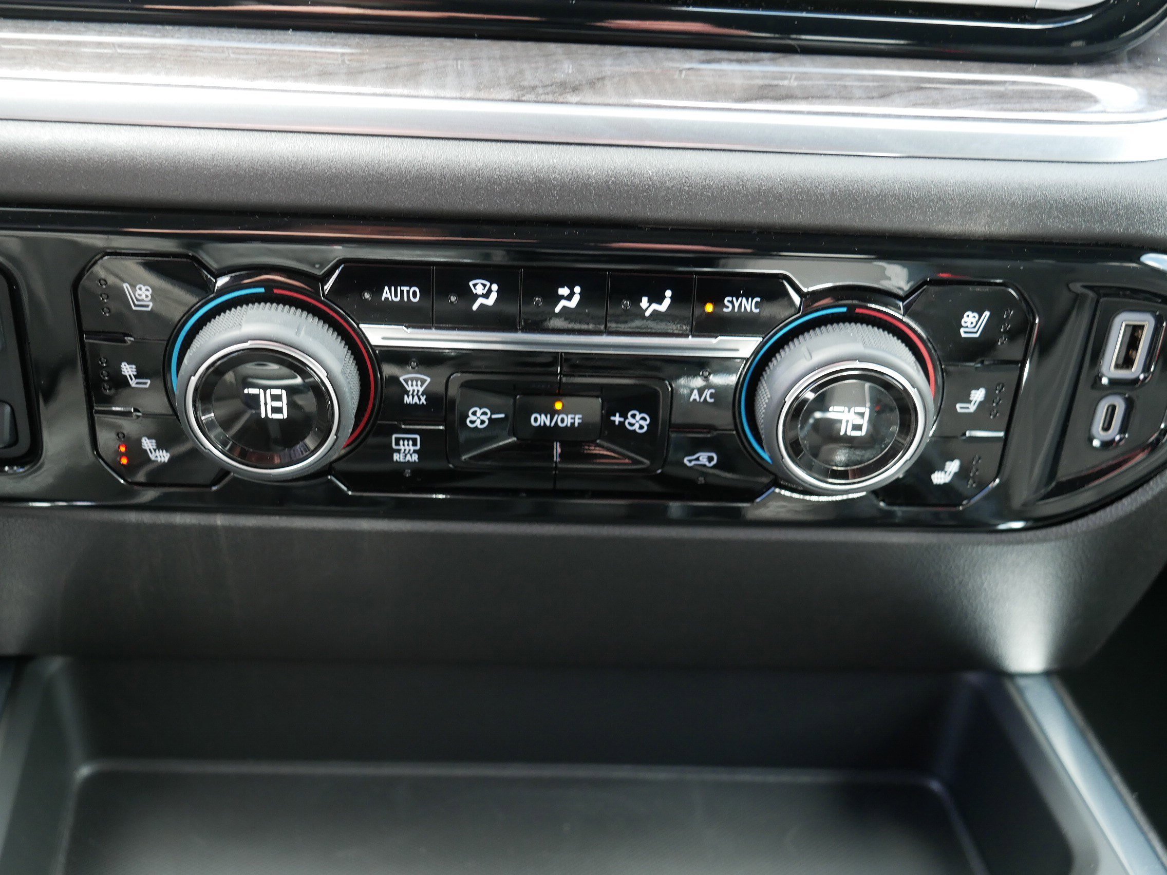 Used 2024 Chevrolet Silverado 1500 LTZ image 23