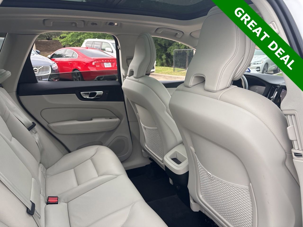 Used 2021 Volvo XC60 T5 Momentum w/ Premium Package image 12