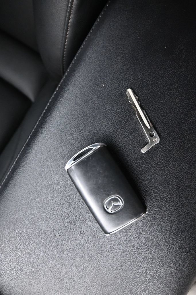 Used 2023 MAZDA MAZDA3 s FWD image 22