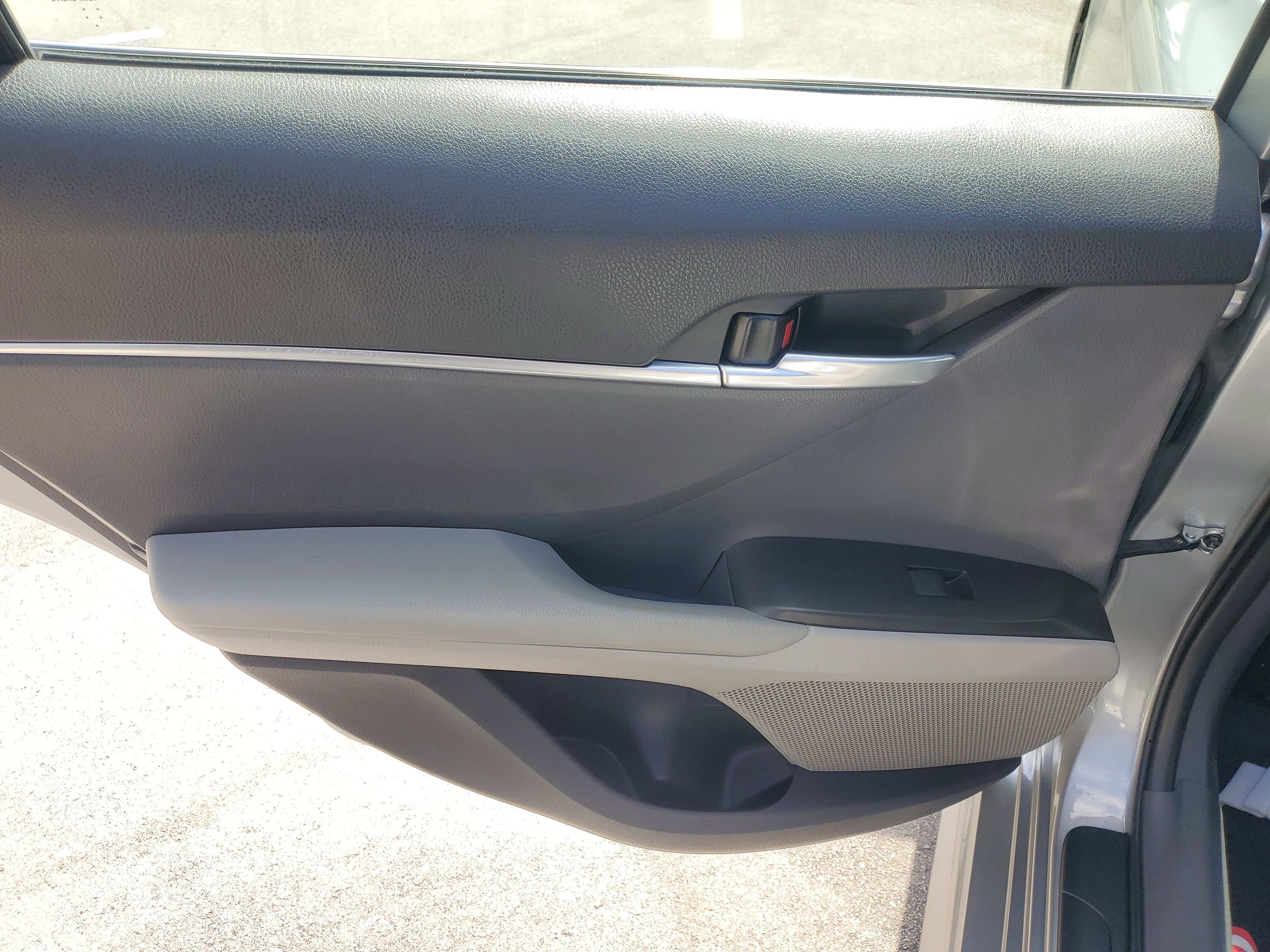 Used 2023 Toyota Camry SE w/ Cold Weather Package image 14