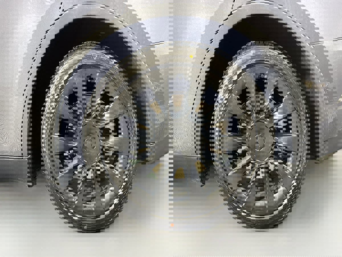 Used 2022 Tesla Model Y Long Range image 36