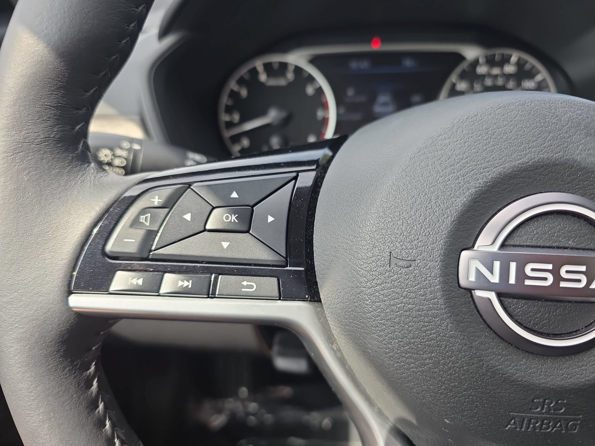 Used 2025 Nissan Altima 2.5 SL FWD image 16