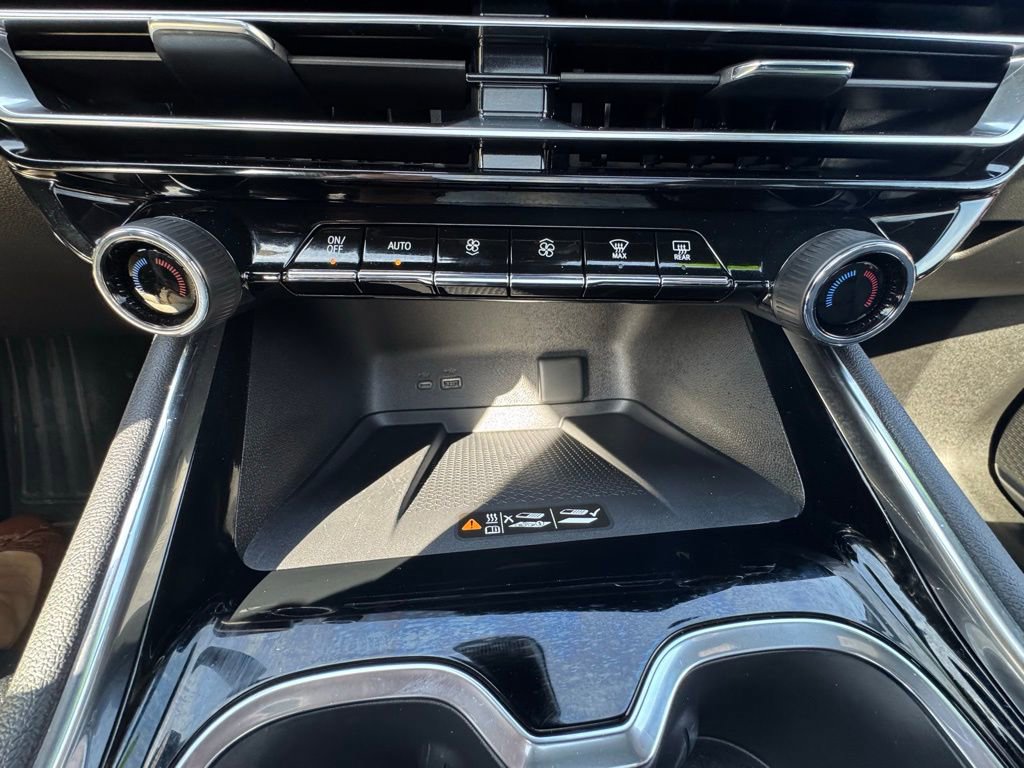 Used 2026 Chevrolet Traverse RS w/ LPO, Floor Liner Package AWD/4WD image 26